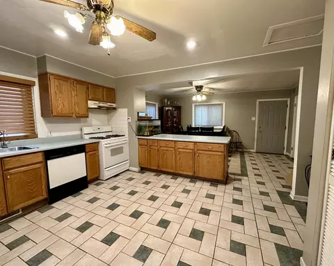 Kitchen - 14616 Turner Ave, Midlothian, IL 60445 photo 5 of 6
