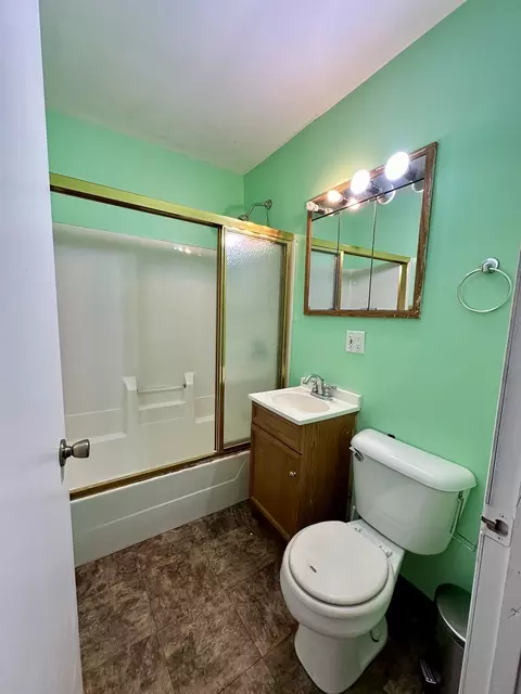 Bath - 14616 Turner Ave, Midlothian, IL 60445 photo 2 of 2