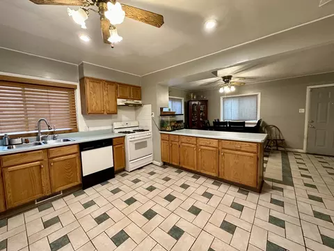 Kitchen - 14616 Turner Ave, Midlothian, IL 60445 photo 3 of 6