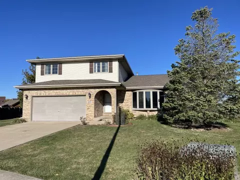 817 Edgewater Dr, Minooka, IL 60447 photo 2