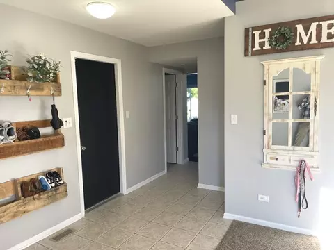 817 Edgewater Dr, Minooka, IL 60447 photo 5