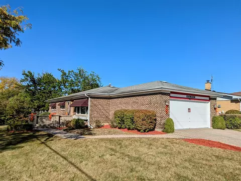 704 E Palatine Rd, Arlington Heights, IL 60004