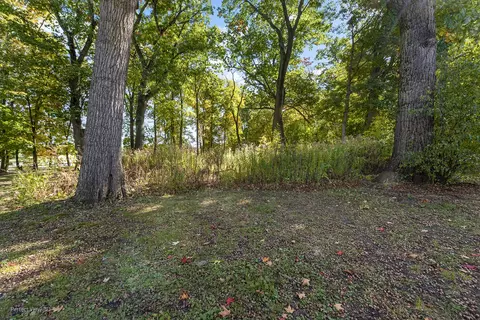 981 Vineyard Dr, Gurnee, IL 60031