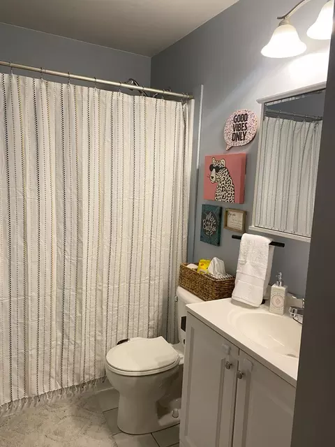 Bath - 1750 Charles Ave, Algonquin, IL 60102 photo 1 of 2