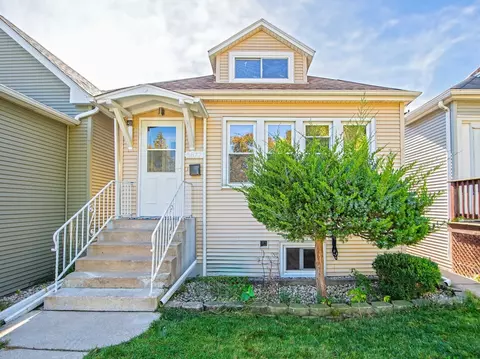 5877 N Medina Ave, Chicago, IL 60646
