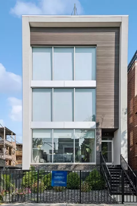 2046 W Rice St #1, Chicago, IL 60622