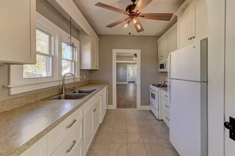 Kitchen - 14 E 31st Pl, Steger, IL 60475 photo 1 of 2