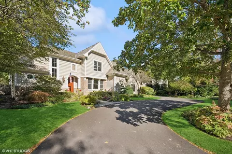 2326 Iroquois Rd, Wilmette, IL 60091