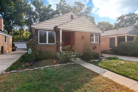 1512 Mulford St, Evanston, IL 60202