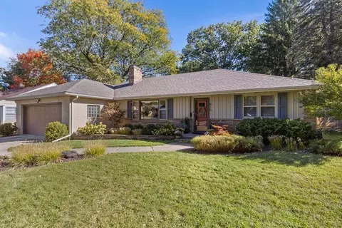 815 Greenmeadow Ave, Rockford, IL 61107