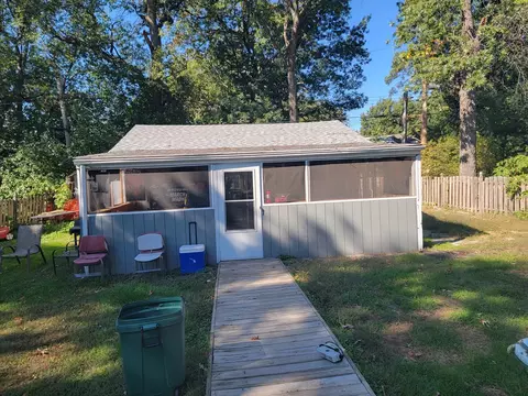 Exterior - 17840 Clyde Ave, Lansing, IL 60438 photo 2 of 3