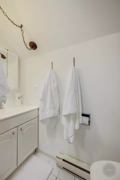 Bath - 6447 Sinclair Ave, Berwyn, IL 60402 photo 2 of 3