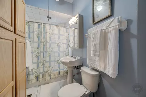 Bath - 6447 Sinclair Ave, Berwyn, IL 60402 photo 1 of 3