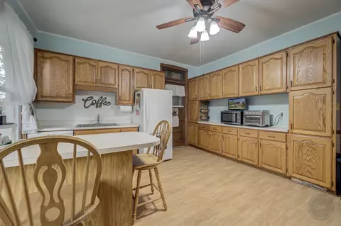Kitchen - 6447 Sinclair Ave, Berwyn, IL 60402 photo 2 of 4