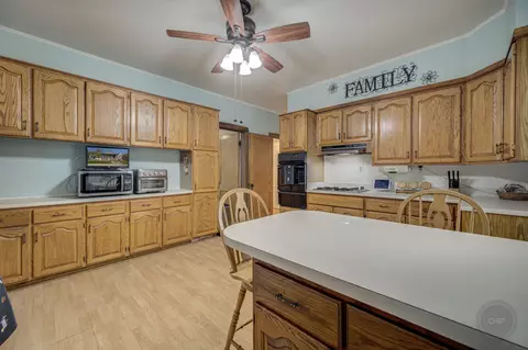 Kitchen - 6447 Sinclair Ave, Berwyn, IL 60402 photo 3 of 4