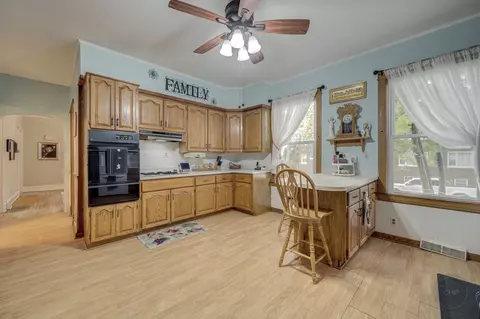 Kitchen - 6447 Sinclair Ave, Berwyn, IL 60402 photo 4 of 4