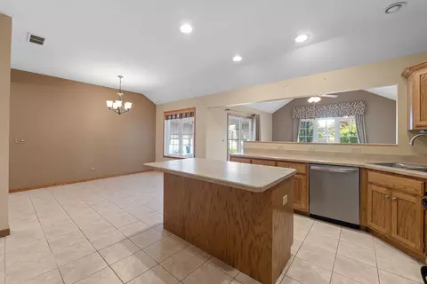Kitchen - 1397 Heritage Dr, Morris, IL 60450 photo 3 of 3