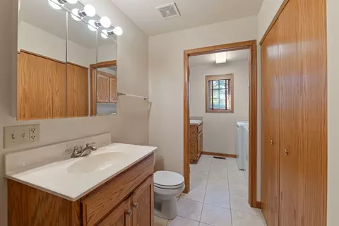 Bath - 1397 Heritage Dr, Morris, IL 60450 photo 4 of 4