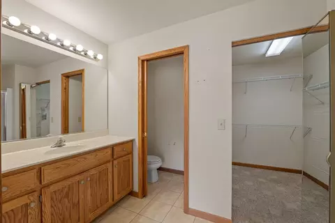 Bath - 1397 Heritage Dr, Morris, IL 60450 photo 3 of 4