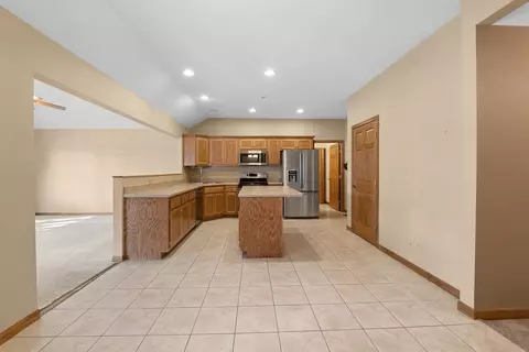 Kitchen - 1397 Heritage Dr, Morris, IL 60450 photo 2 of 3
