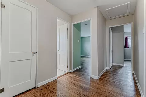 Entry Way - 1033 S Wolf Rd, Des Plaines, IL 60016 photo 2 of 3