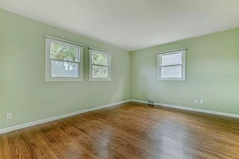Bedroom - 1033 S Wolf Rd, Des Plaines, IL 60016 photo 3 of 3