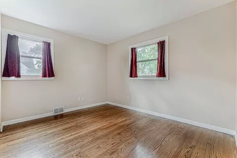 Bedroom - 1033 S Wolf Rd, Des Plaines, IL 60016 photo 2 of 3