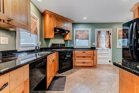 Kitchen - 1033 S Wolf Rd, Des Plaines, IL 60016 photo 1 of 4