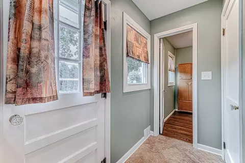 Entry Way - 1033 S Wolf Rd, Des Plaines, IL 60016 photo 1 of 3