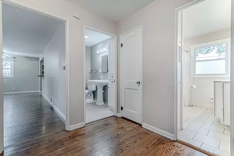 Entry Way - 1033 S Wolf Rd, Des Plaines, IL 60016 photo 3 of 3