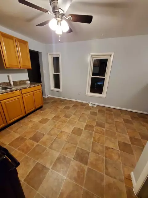 Kitchen - 1257 S 7th Ave, Kankakee, IL 60901 photo 6 of 7
