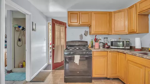 Entry Way - 1257 S 7th Ave, Kankakee, IL 60901 photo 3 of 4