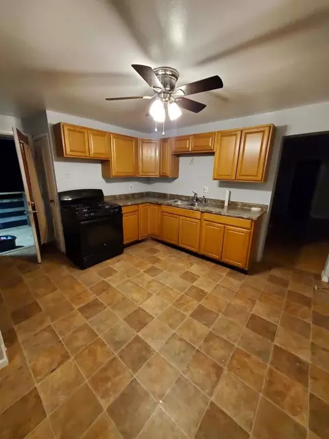 Kitchen - 1257 S 7th Ave, Kankakee, IL 60901 photo 5 of 7