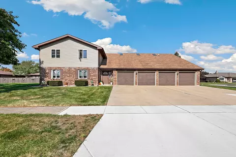 803 Meadow Ridge Ln #803, New Lenox, IL 60451