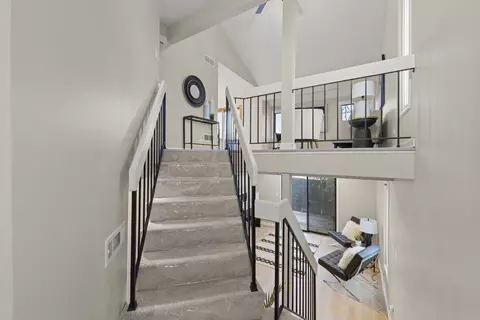 367 Juniper Tree Ct, Hoffman Estates, IL 60169 photo 2