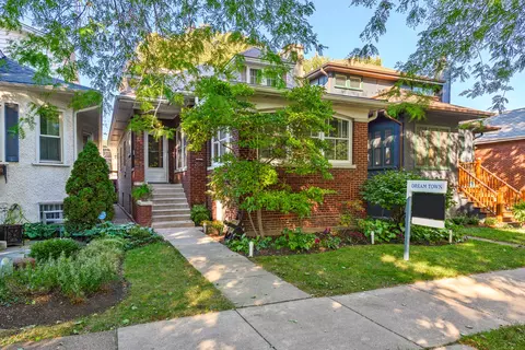 2618 W Eastwood Ave, Chicago, IL 60625