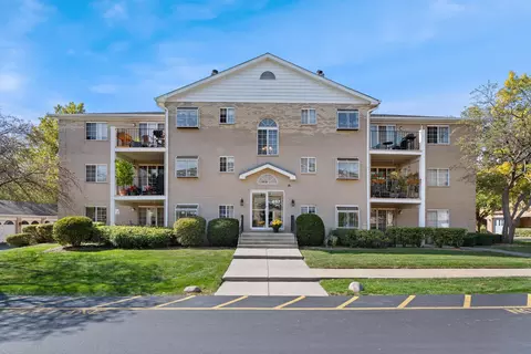 457 Valley Dr #304, Naperville, IL 60563
