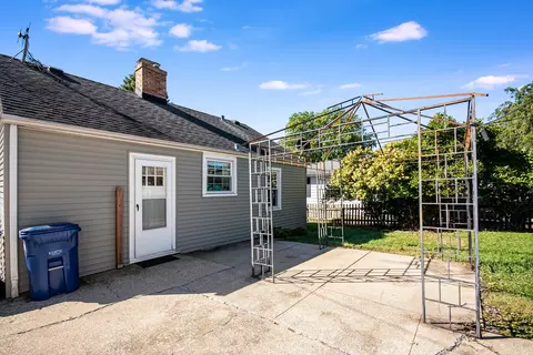 Exterior - 1217 E Illinois St, Wheaton, IL 60187 photo 3 of 5