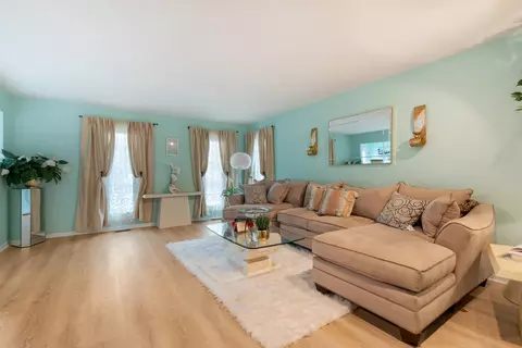 951 Martin Dr, Elgin, IL 60120 photo 4
