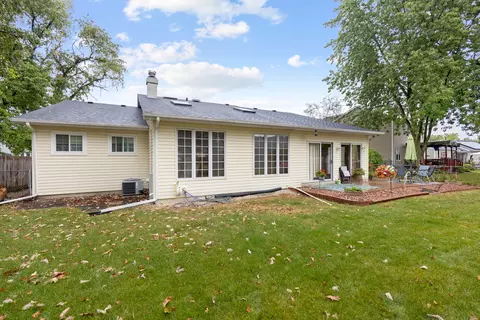 951 Martin Dr, Elgin, IL 60120 photo 23