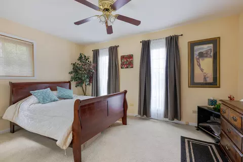 951 Martin Dr, Elgin, IL 60120 photo 8
