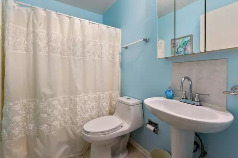 951 Martin Dr, Elgin, IL 60120 photo 9