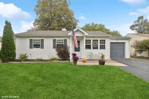 1394 Snowberry Ln, Crystal Lake, IL 60014