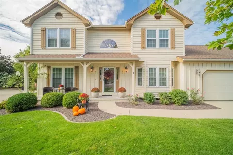 1 Cove Pointe Ct, Bloomington, IL 61704