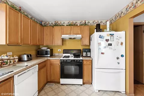 657 Serendipity Dr, Aurora, IL 60504 photo 4