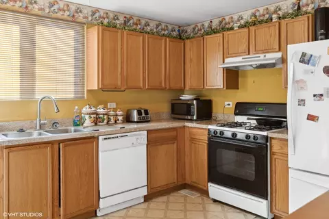 657 Serendipity Dr, Aurora, IL 60504 photo 5