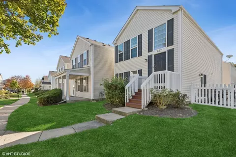 657 Serendipity Dr, Aurora, IL 60504