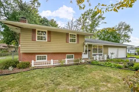 1116 N Russell Ave, Aurora, IL 60506