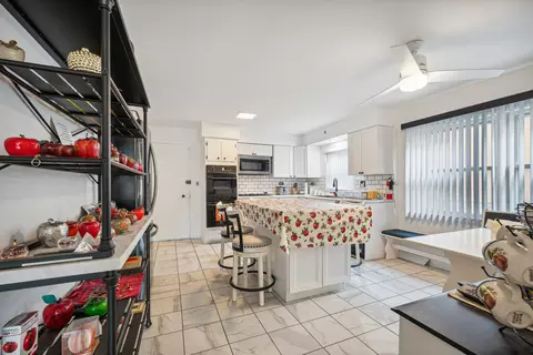 1634 E 92nd Pl, Chicago, IL 60617 photo 3
