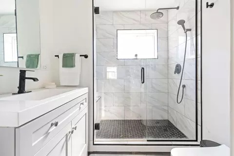 Bath - 1436 N Harlem Ave #E, River Forest, IL 60305 photo 2 of 2